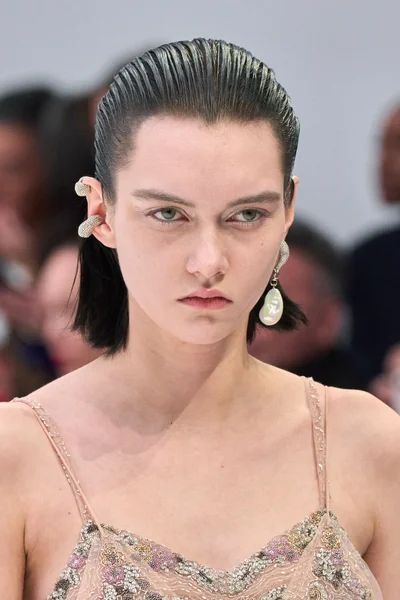 Look 70
